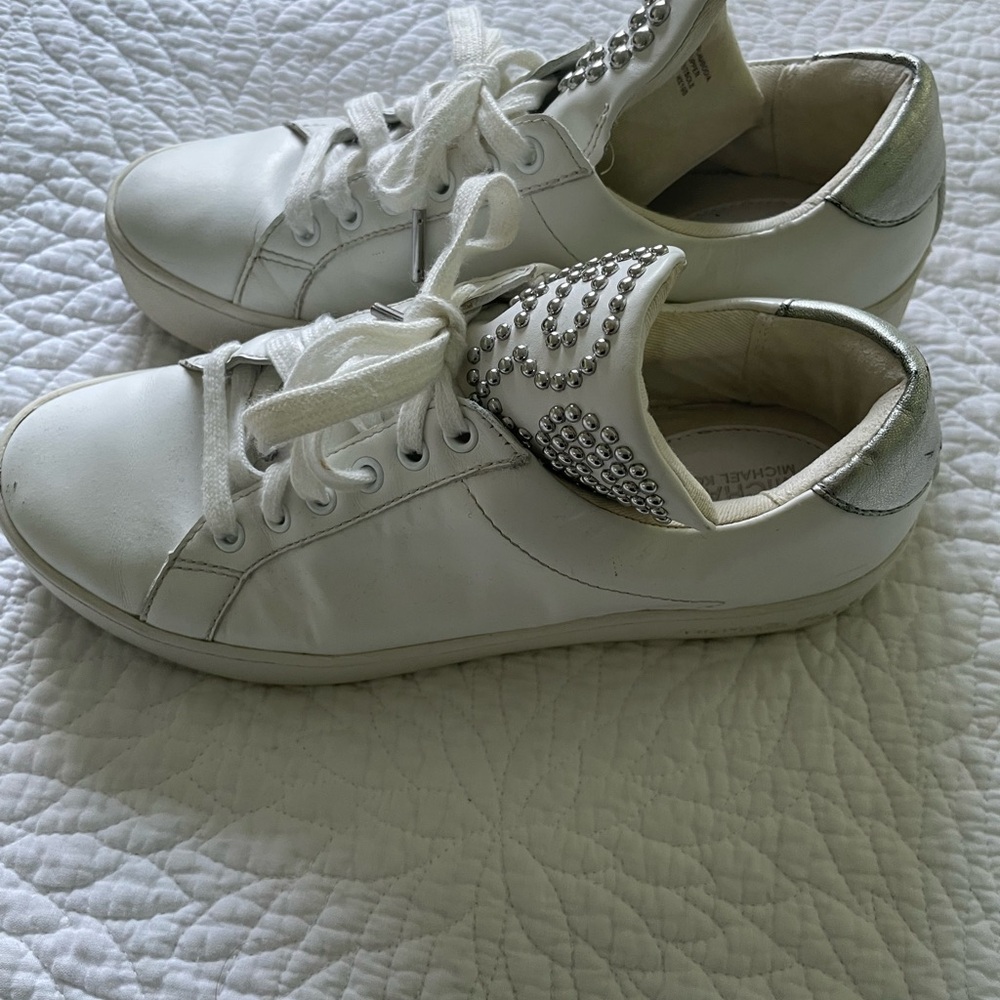 Womens Michael Kors Nailhead White Leather Upper Sneakers Size 7.5 - Picture 2 of 7